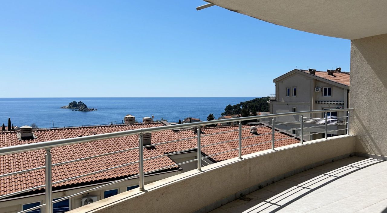 Flat in Petrovac, Montenegro, 85 m² - picture 1