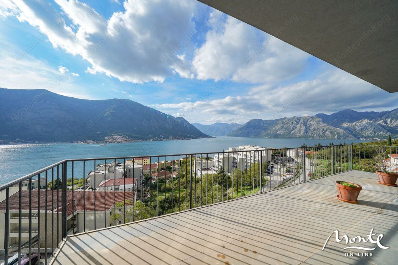 Flat in Kotor, Montenegro, 158 m² - picture 1