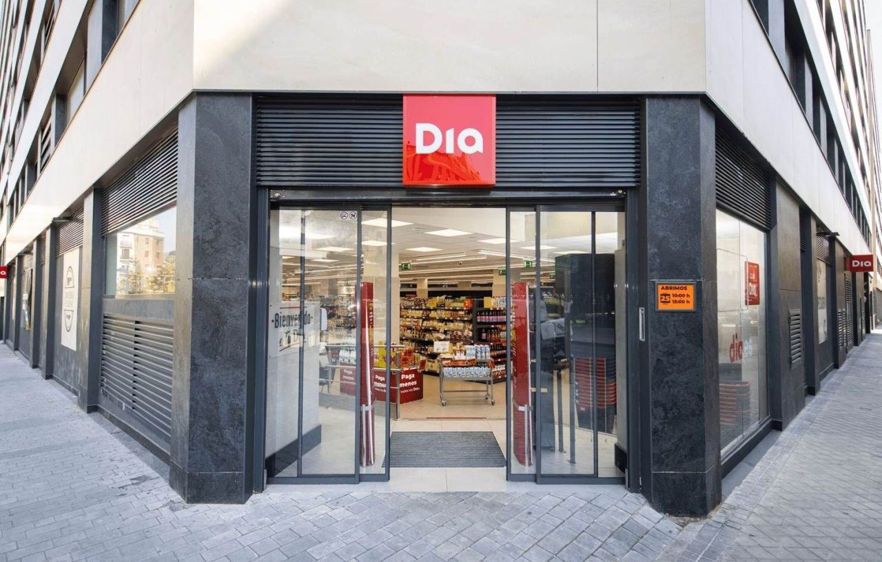 Propiedad comercial en Barcelona, España, 693 m² - imagen 1