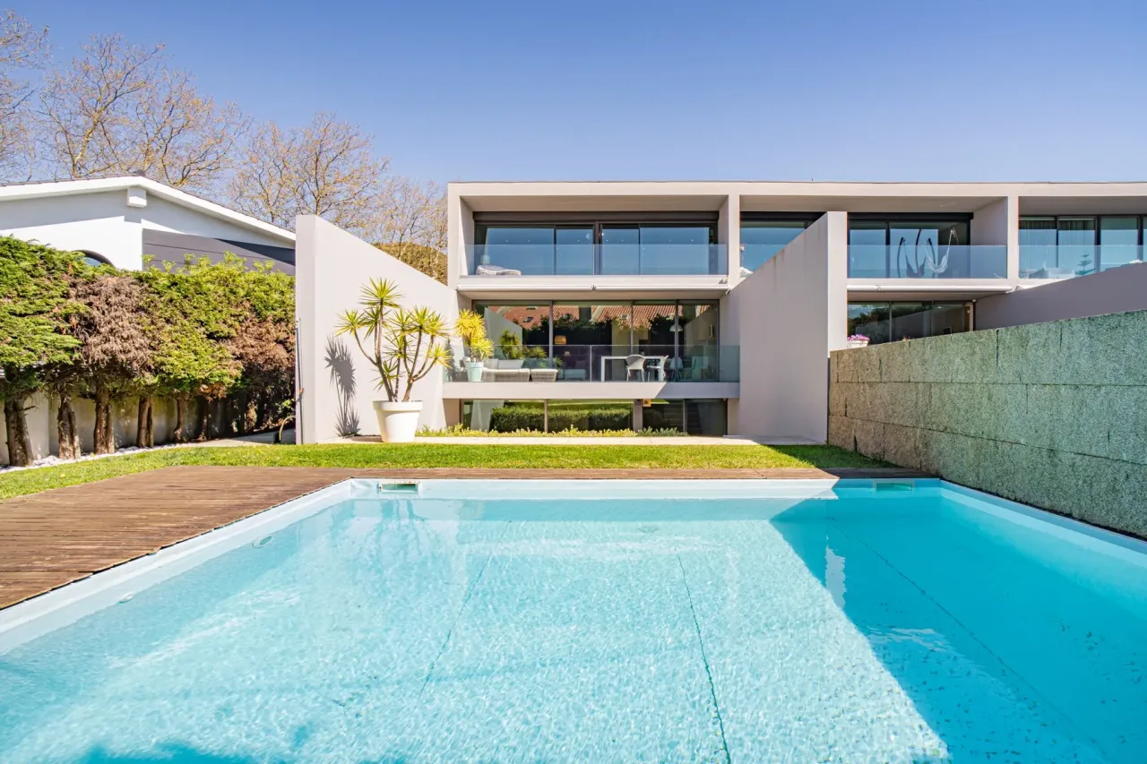 Villa in Porto, Portugal, 362 m² - picture 1