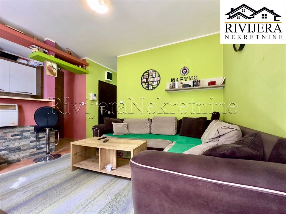 Flat in Dobrota, Montenegro, 31 m² - picture 1