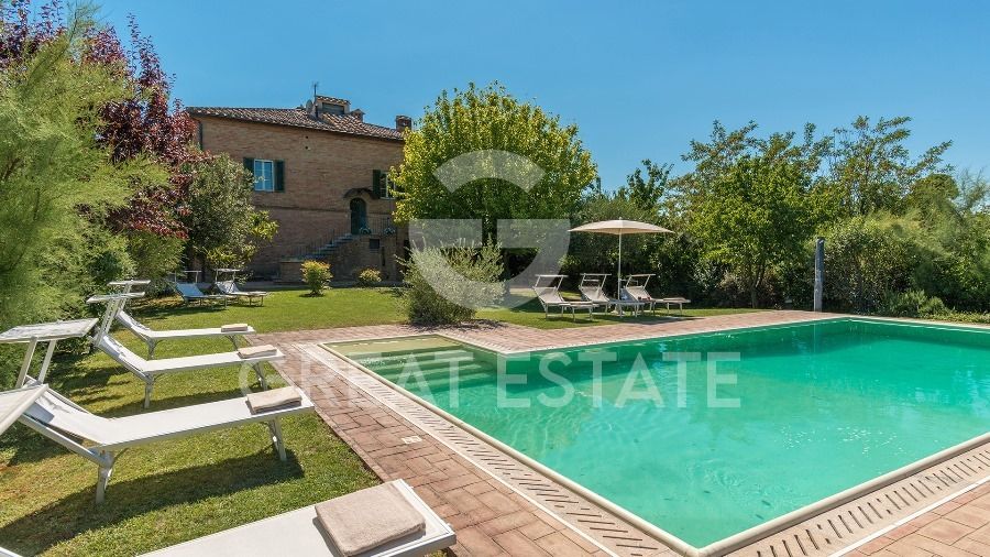 Maison à Sienne, Italie, 547.7 m² - image 1