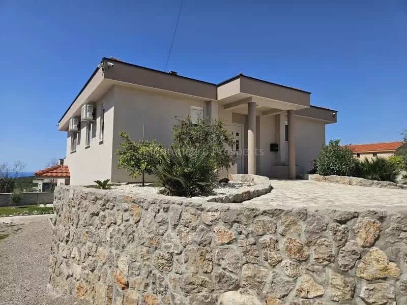 Haus in Krimovica, Montenegro, 221 m² - Foto 1