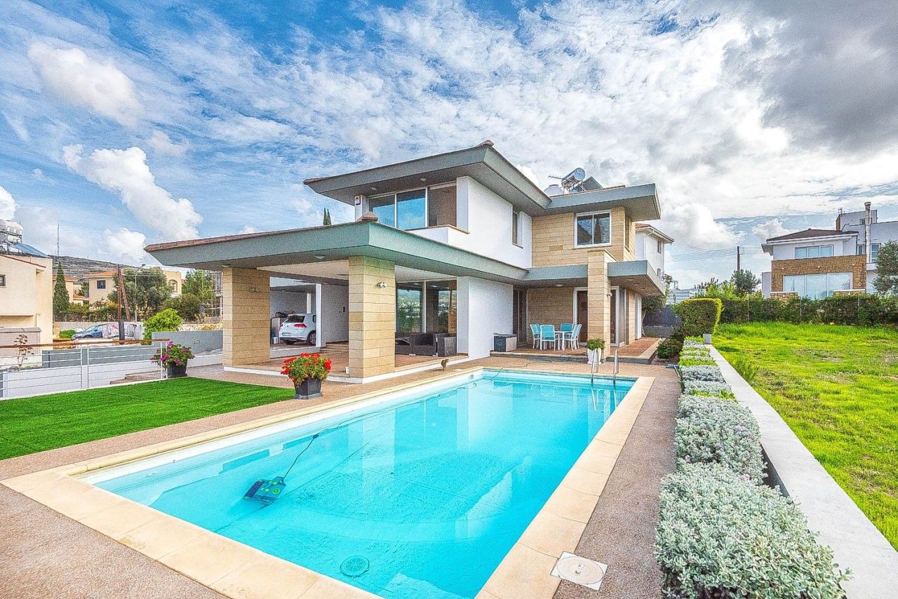 Villa in Paphos, Cyprus, 340 m² - picture 1