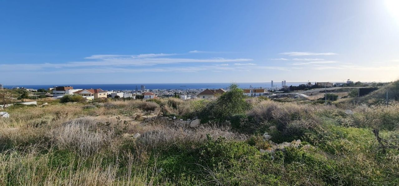Land in Limassol, Cyprus, 1 678 m² - picture 1