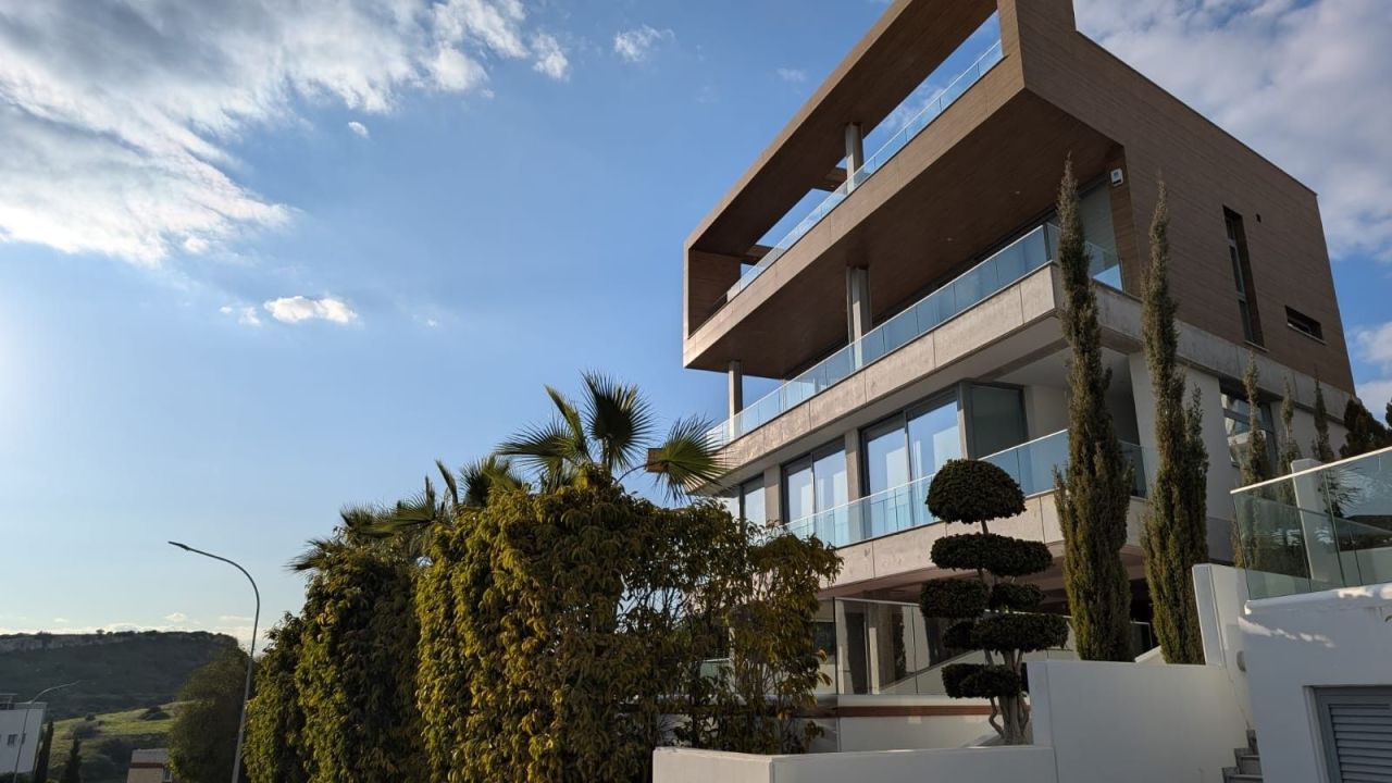 Villa in Limassol, Cyprus, 349 m² - picture 1