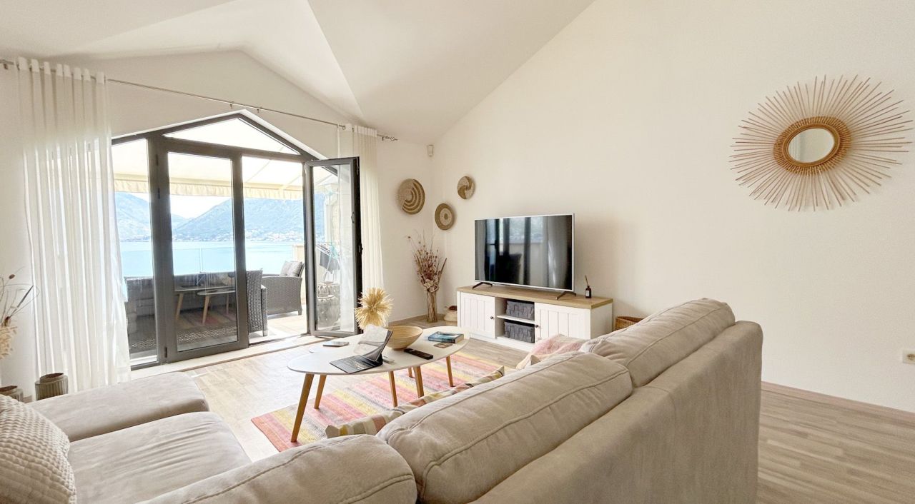Flat in Orahovac, Montenegro, 95 m² - picture 1