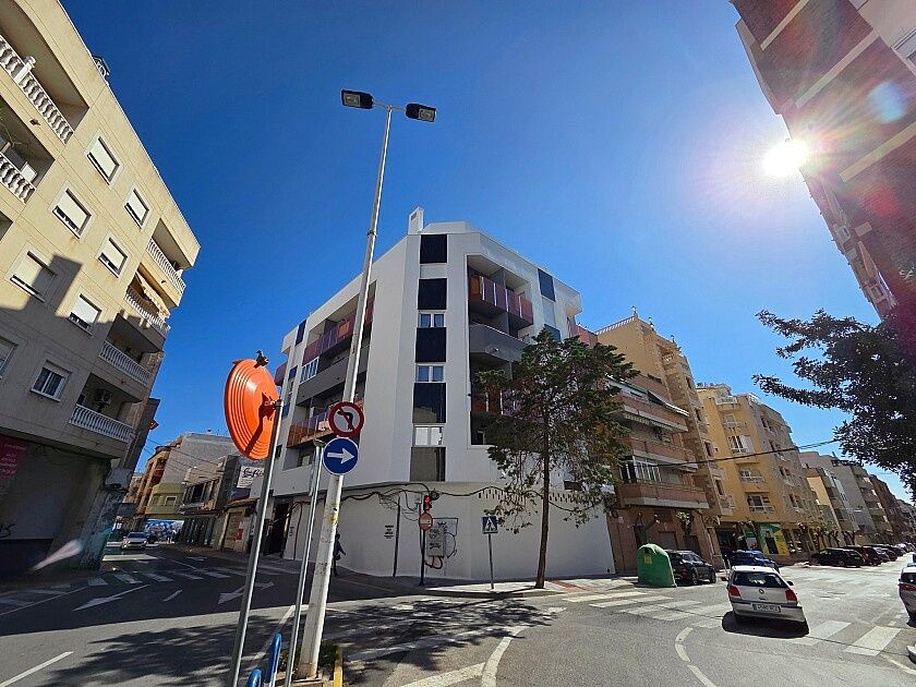 Commercial property in Torrevieja, Spain, 250 m² - picture 2