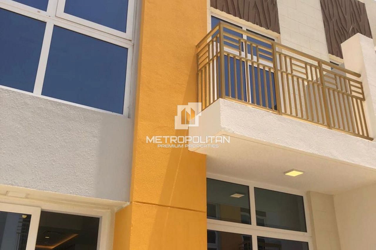 Townhouse in Dubai, UAE, 195 m² - picture 1