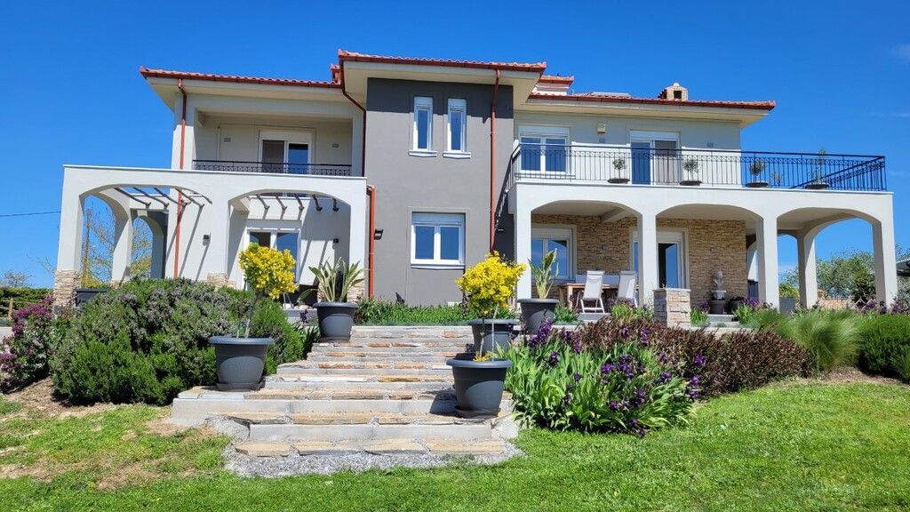 Villa in Thessaloniki, Greece, 330 m² - picture 1