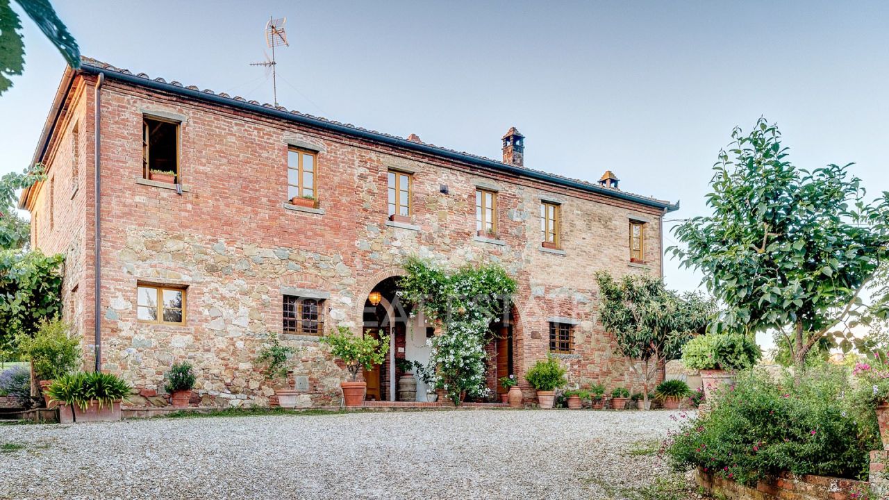 House in Foiano della Chiana, Italy, 484 m² - picture 1