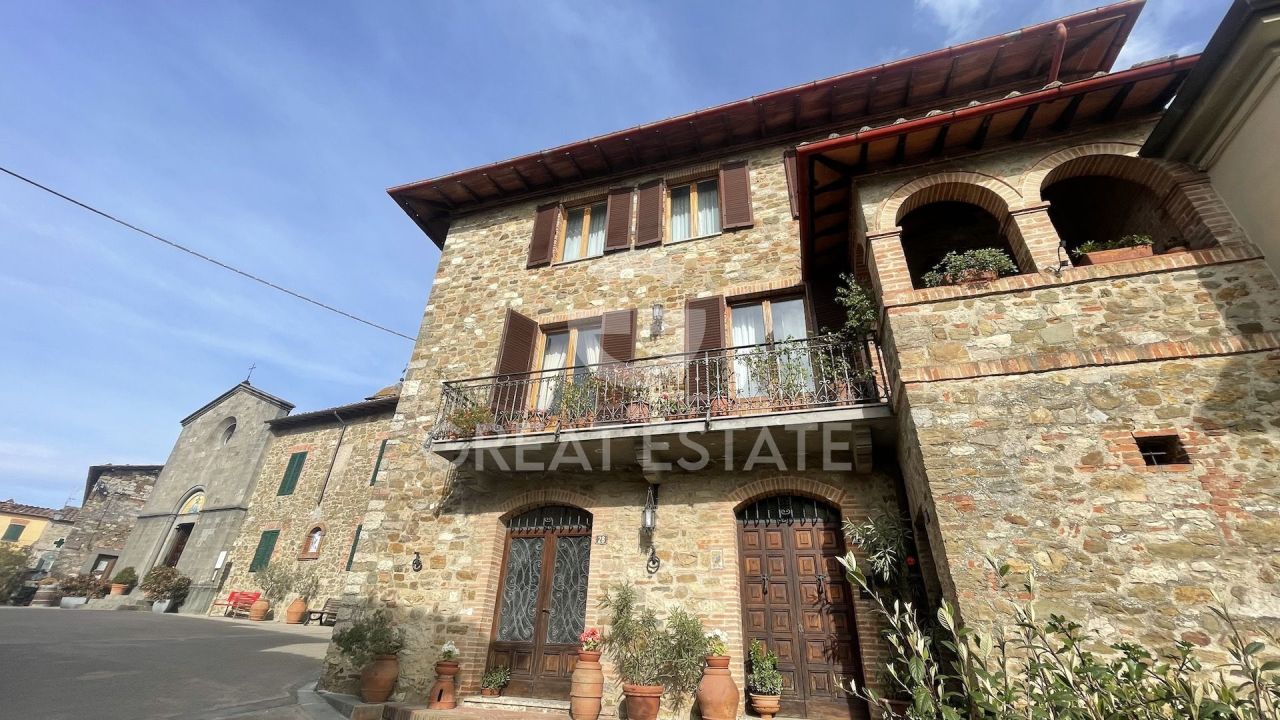 Appartement à Castelnuovo, Italie, 244.8 m² - image 1