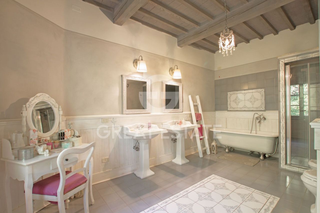 House in Foiano della Chiana, Italy, 755.95 m² - picture 13