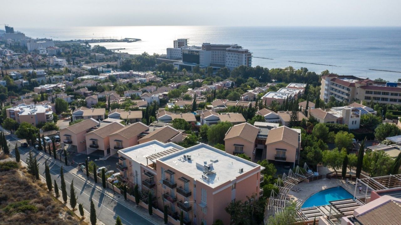 Land in Limassol, Cyprus, 3 300 m² - picture 1