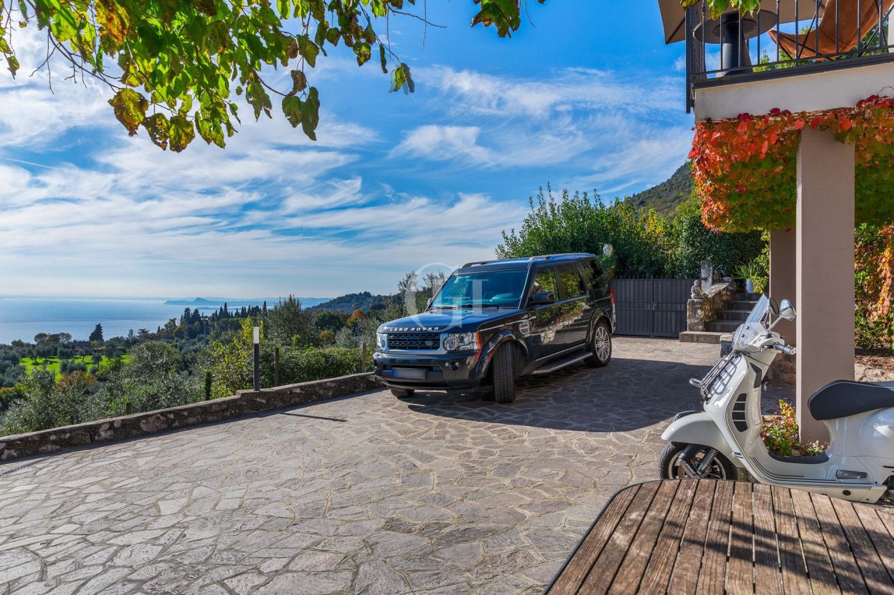 Villa por Lago de Garda, Italia, 280 m² - imagen 2