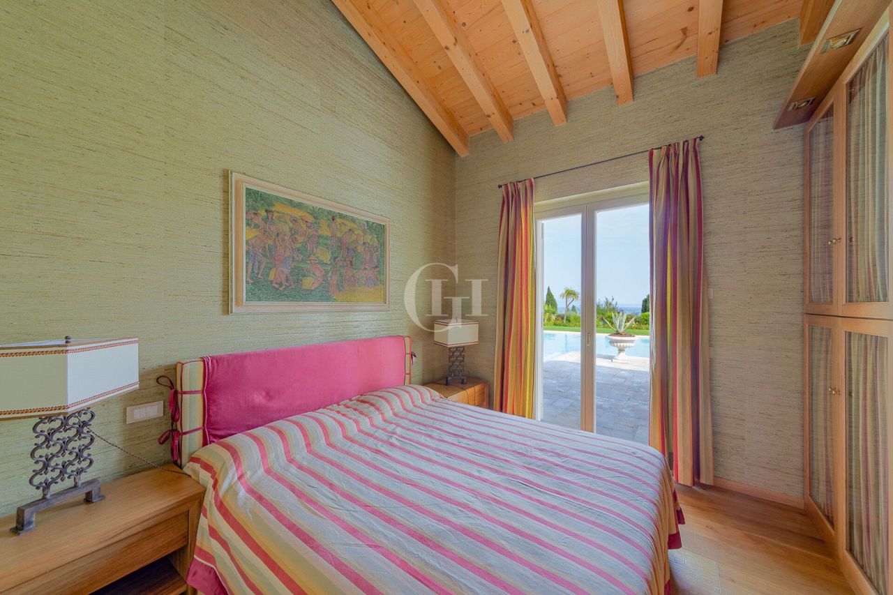 Villa par le Lac de Garde, Italie, 294 m² - image 16
