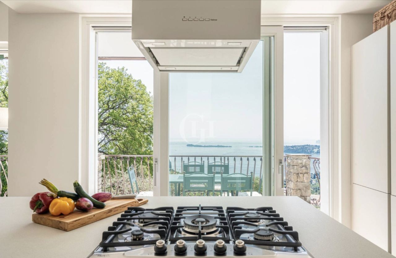 Villa por Lago de Garda, Italia, 500 m² - imagen 4
