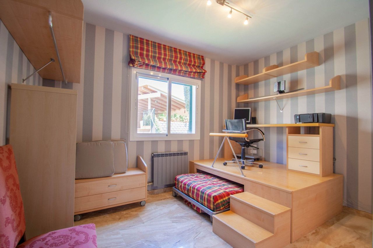 Maison à Sant Vicenc de Montalt, Espagne, 385 m² - image 18