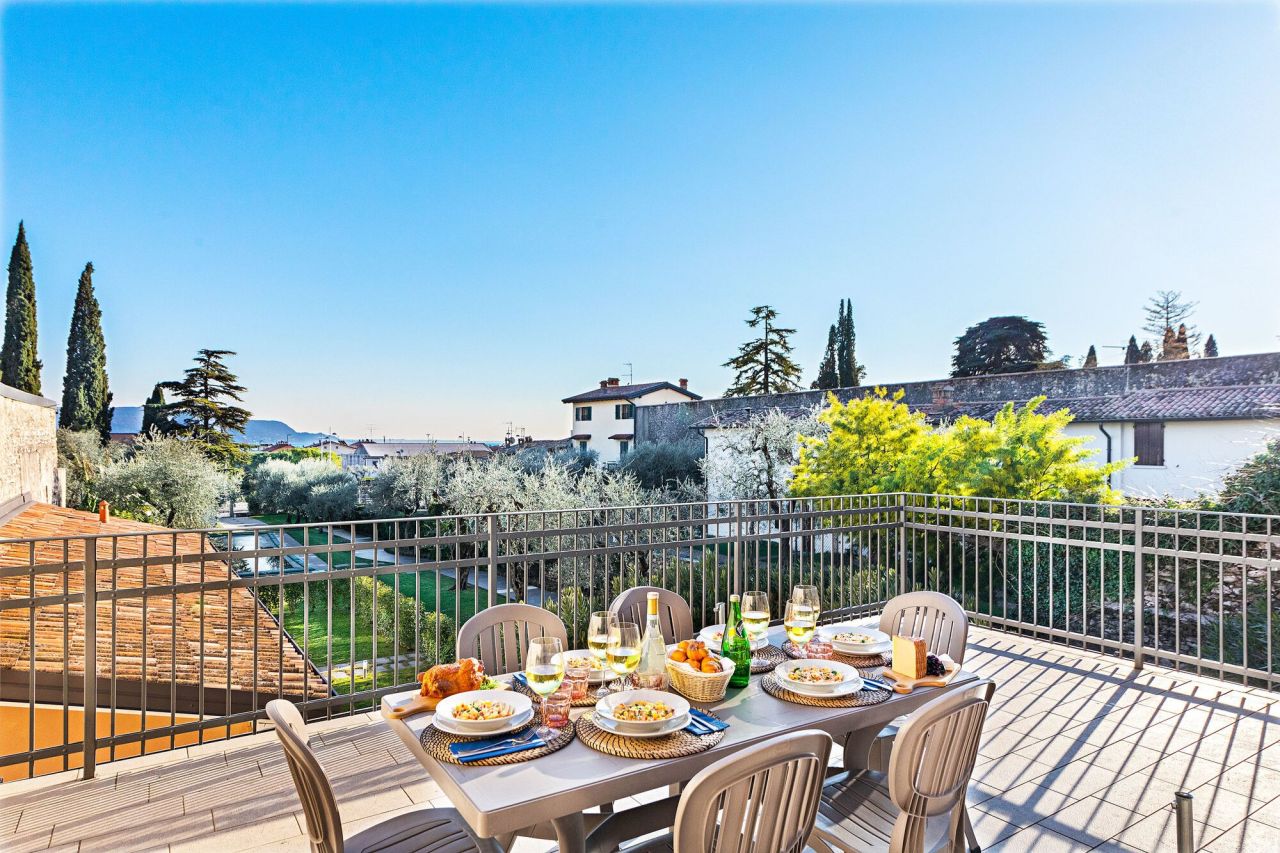 Apartamento por Lago de Garda, Italia, 140 m² - imagen 1