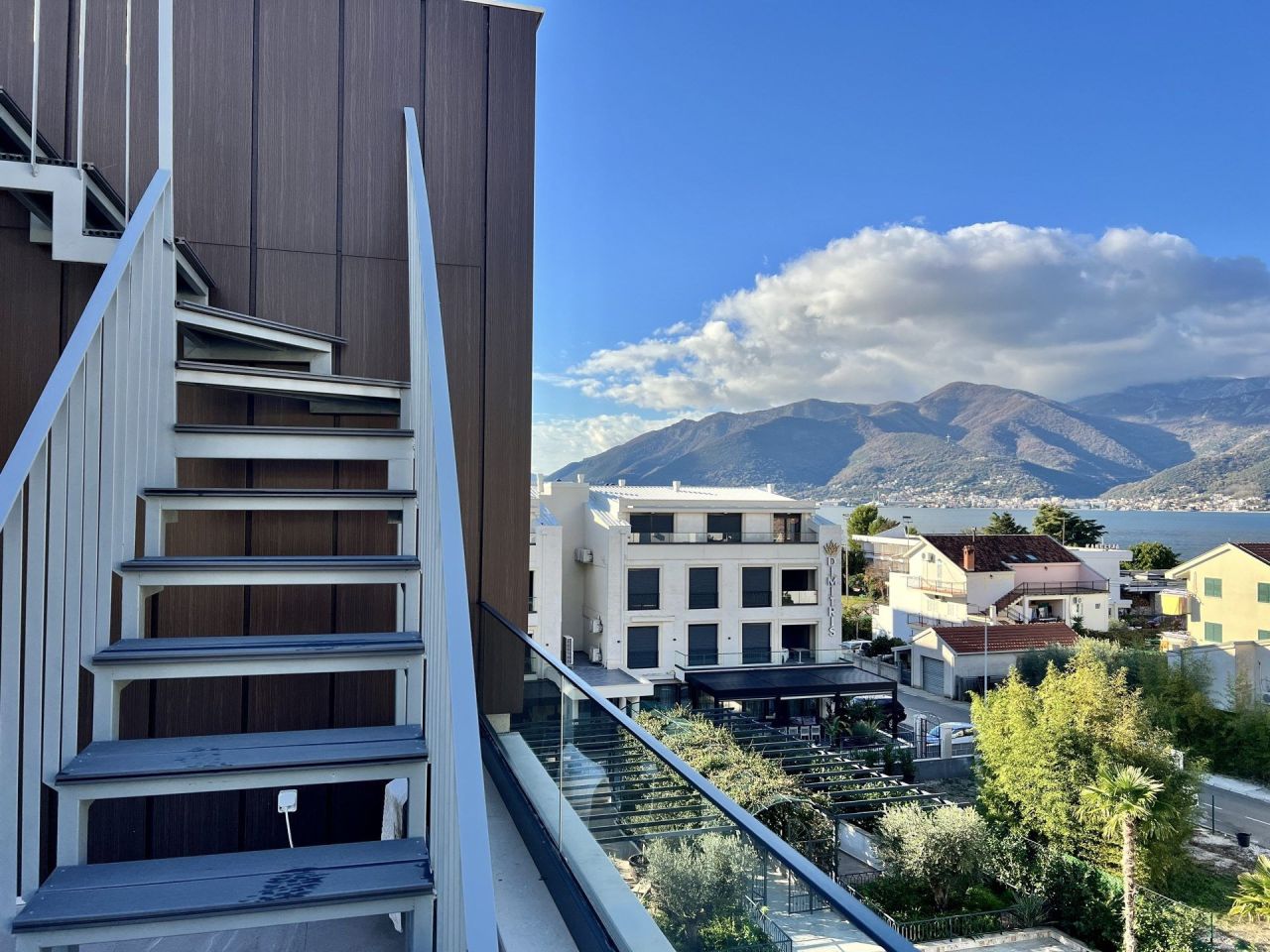 Piso en Tivat, Montenegro, 147 m² - imagen 3