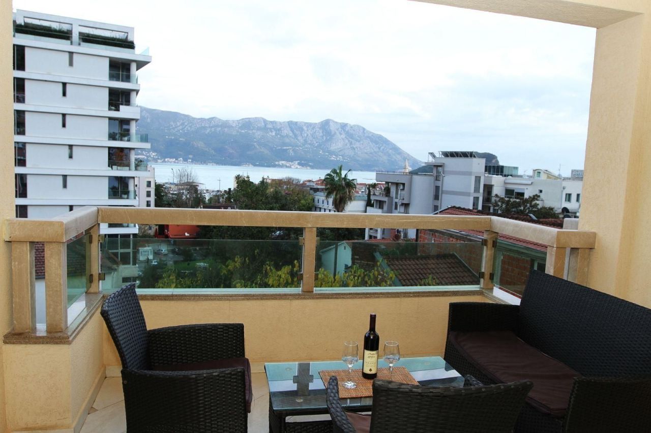 Apartment in Budva, Montenegro, 70 m² - Foto 1