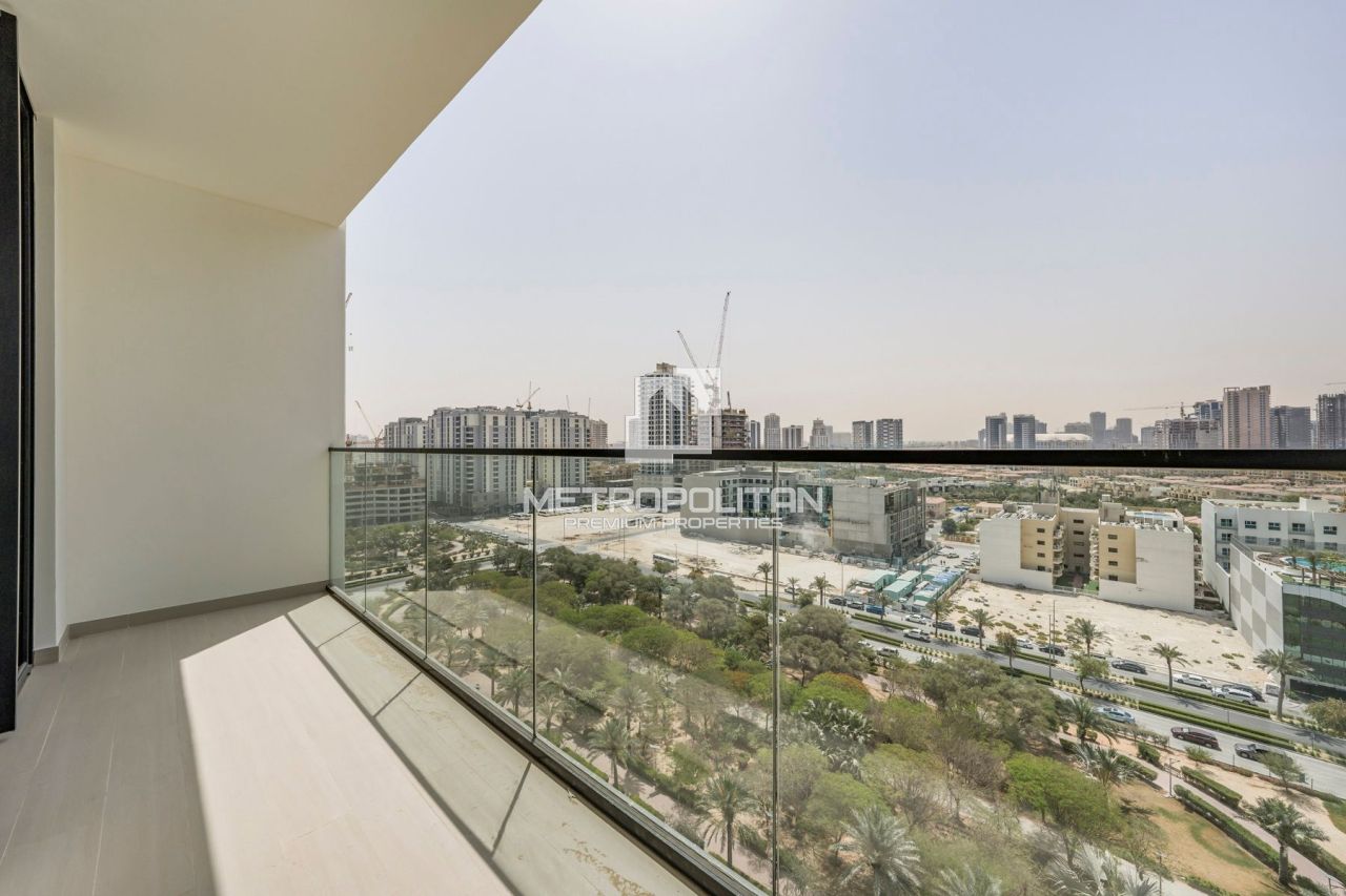 Apartment in Dubai, UAE, 61 m² - picture 1