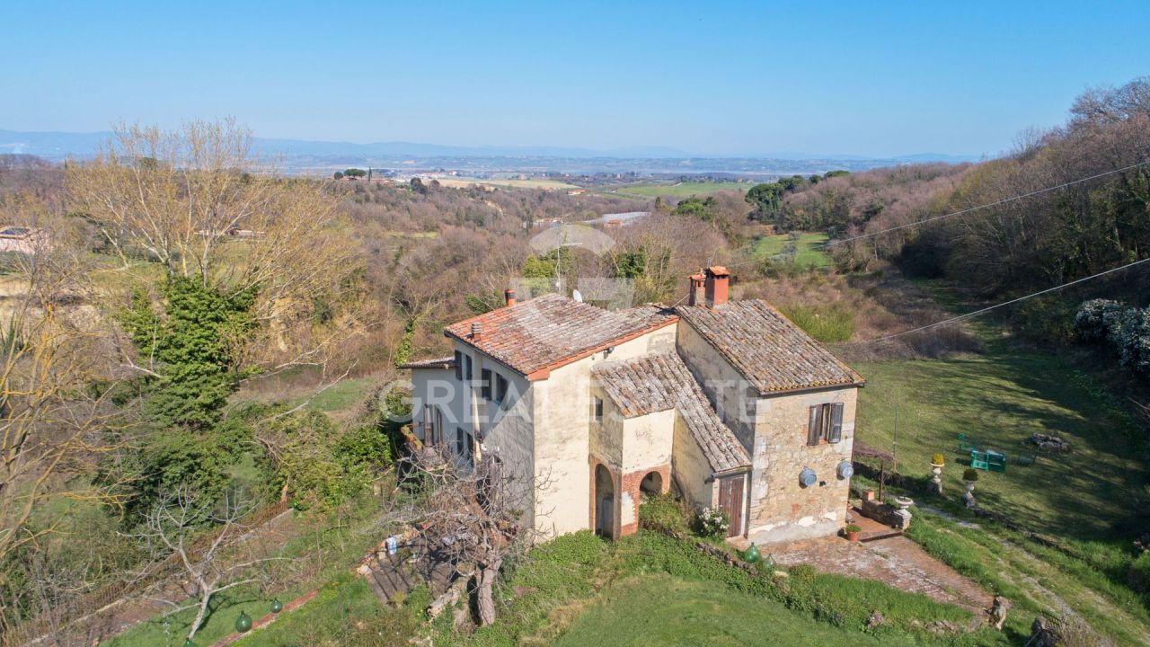 House in Montepulciano, Italy, 382.9 m² - picture 1