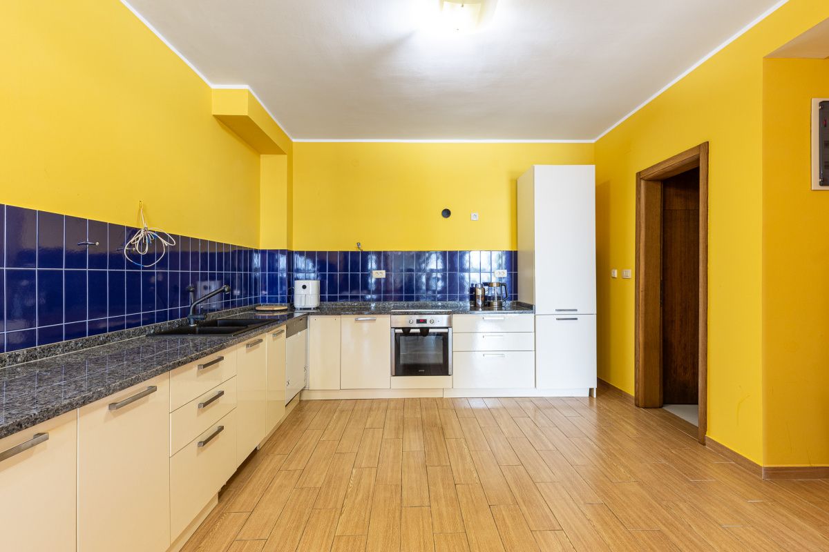 House in Bar, Montenegro, 400 m² - picture 1