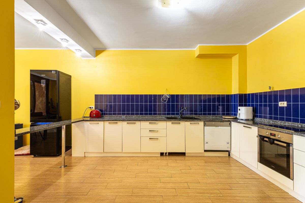 House in Bar, Montenegro, 400 m² - picture 2