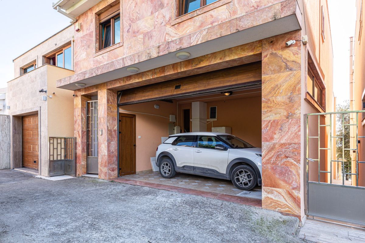 House in Bar, Montenegro, 400 m² - picture 8