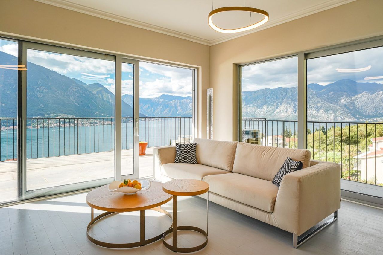 Appartement à Kotor, Monténégro, 158 m² - image 1