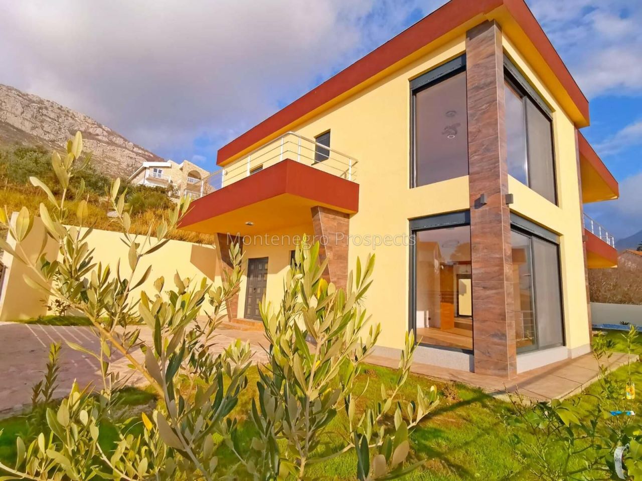 Haus in Bar, Montenegro, 260 m² - Foto 1