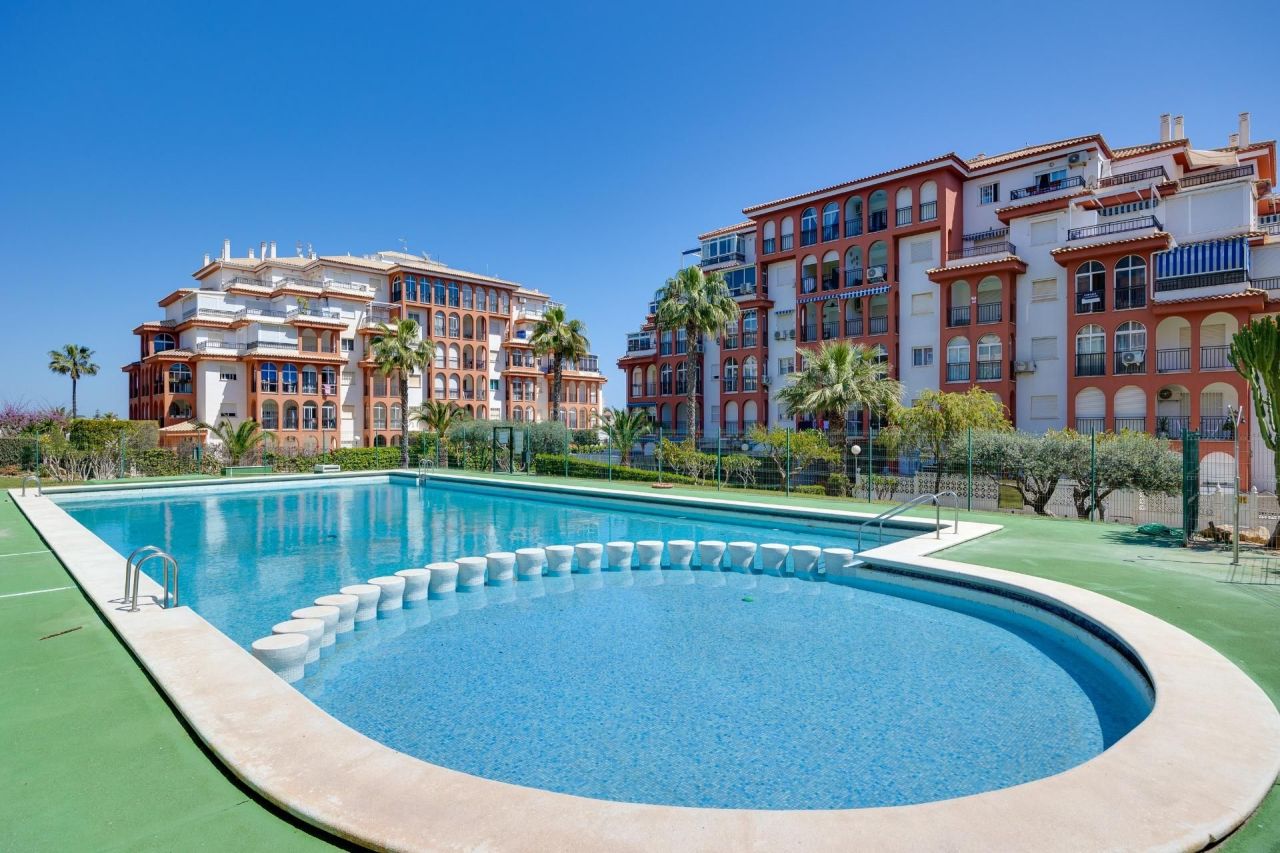 Flat in Torrevieja, Spain, 65 m² - picture 1