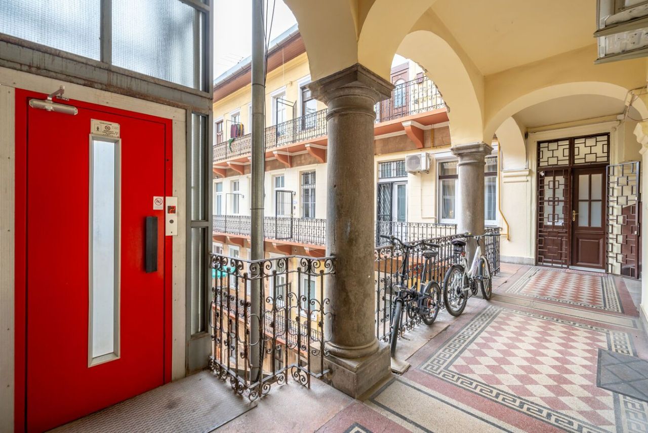 Flat in Budapest, Hungary, 100 m² - picture 14