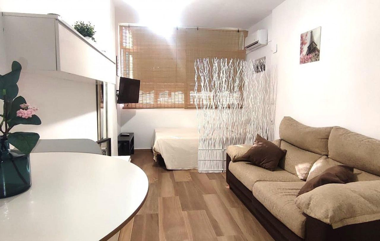 Studio in Torrevieja, Spain, 27 m² - picture 2