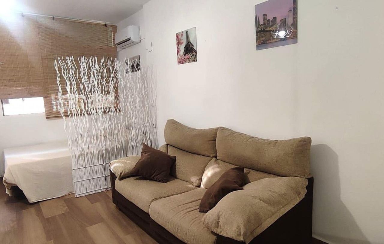 Studio in Torrevieja, Spain, 27 m² - picture 4