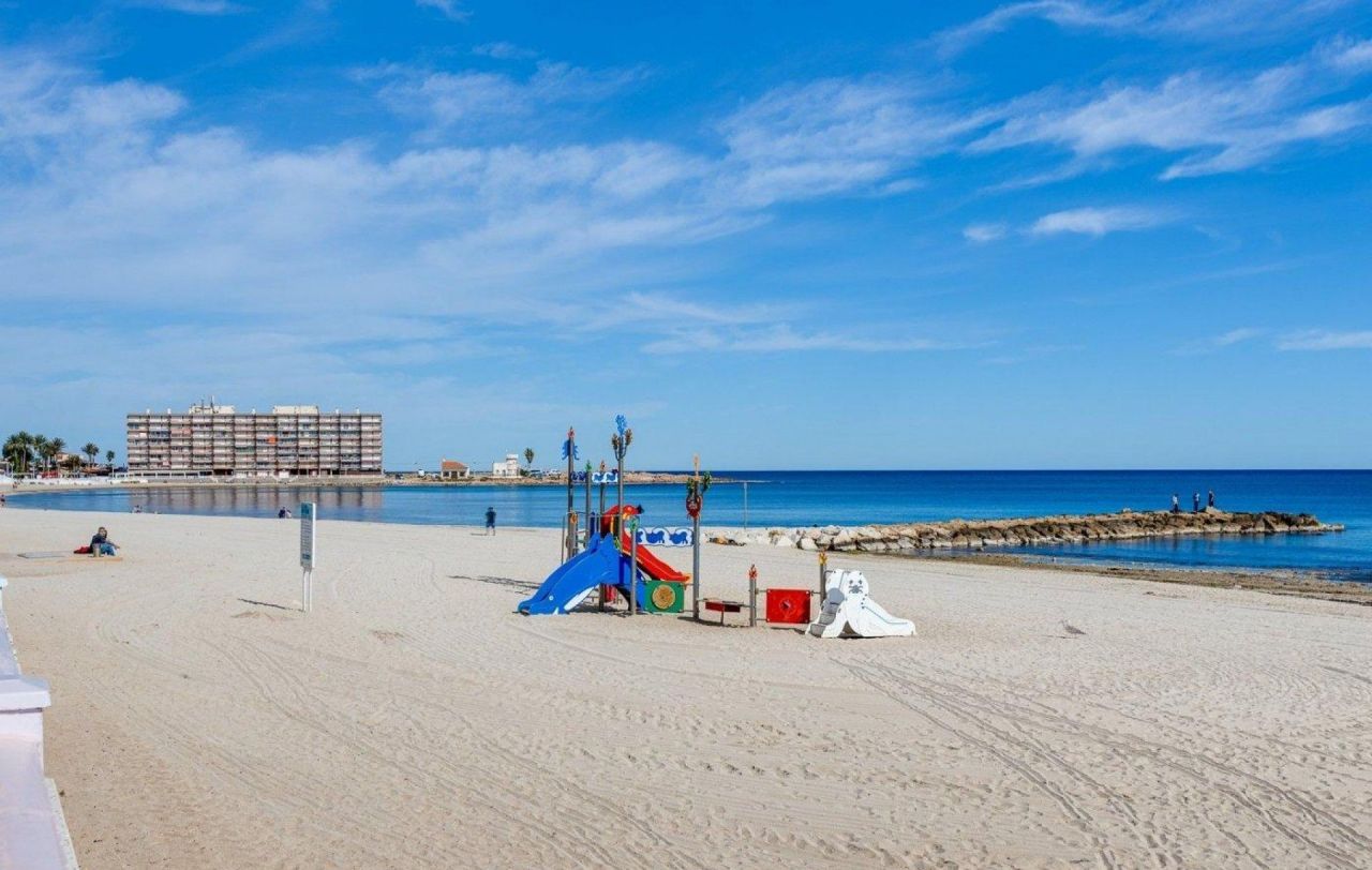 Studio in Torrevieja, Spain, 27 m² - picture 14