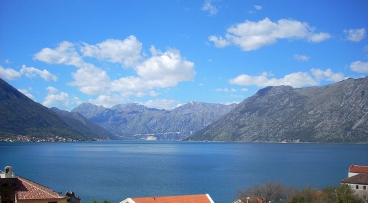 Piso en Dobrota, Montenegro, 108 m² - imagen 1