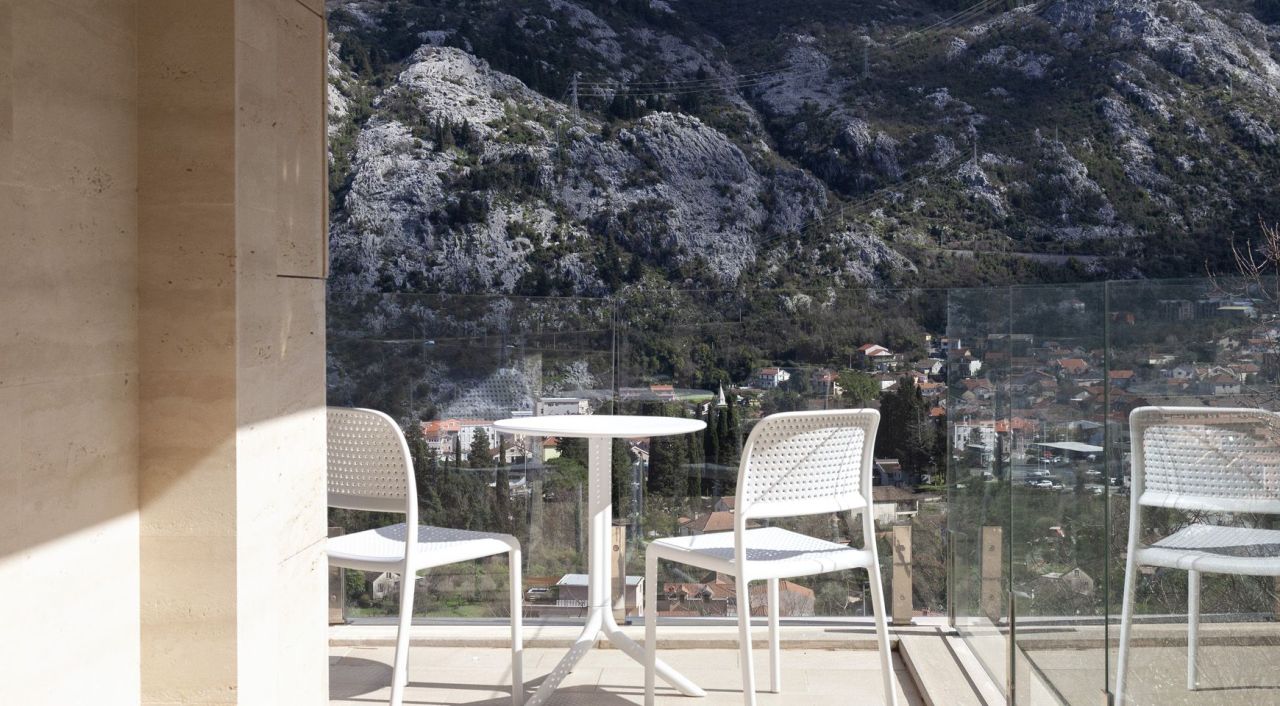 Flat in Kotor, Montenegro, 136 m² - picture 1