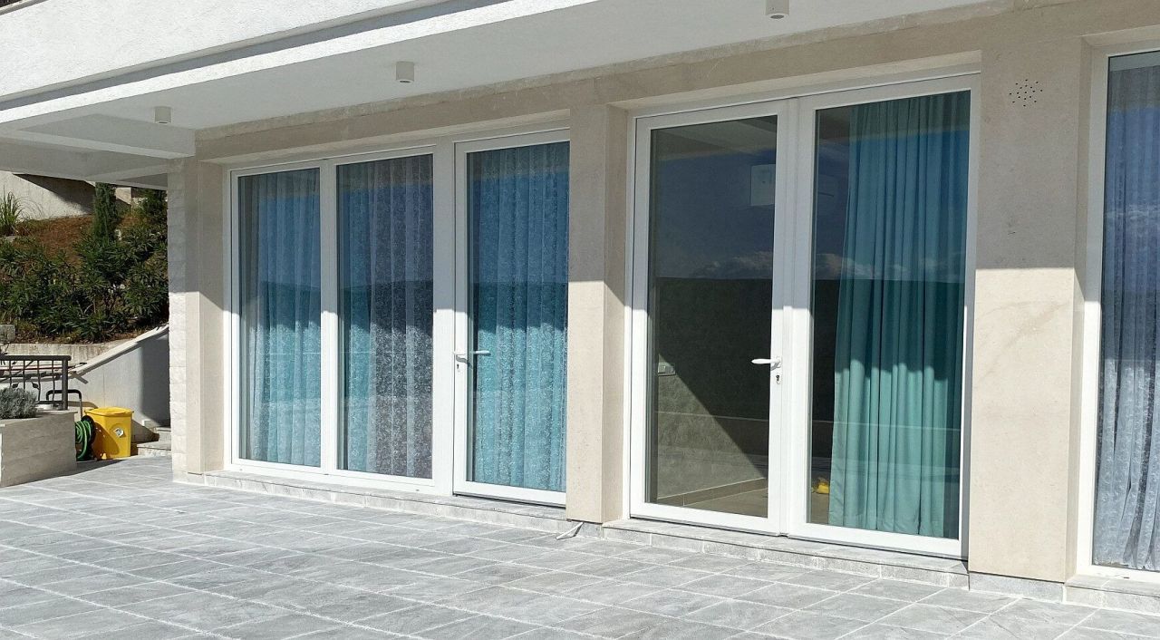 Piso en Herceg-Novi, Montenegro, 132 m² - imagen 7