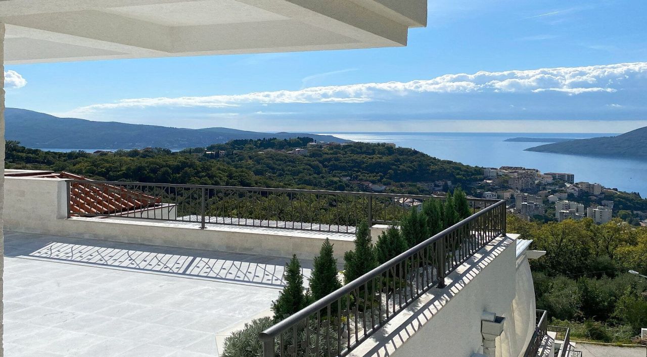 Piso en Herceg-Novi, Montenegro, 132 m² - imagen 3