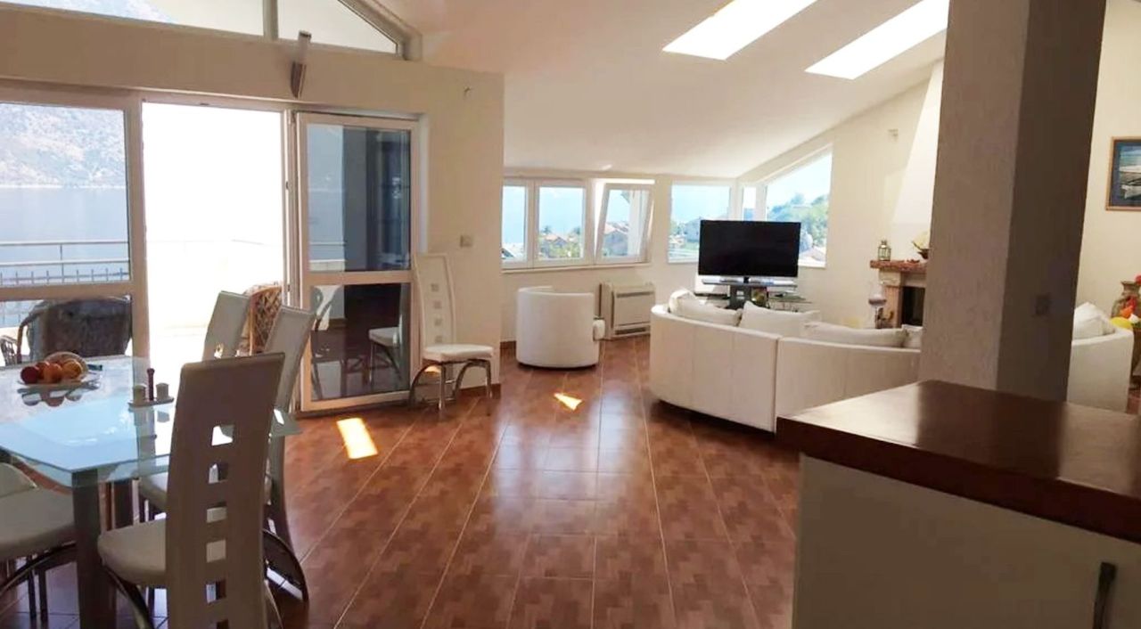 Wohnung in Stoliw, Montenegro, 132 m² - Foto 1