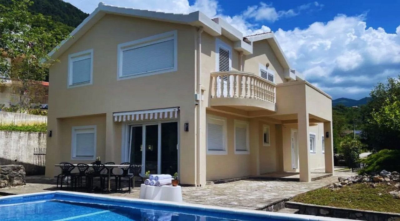 Villa en Kavač, Montenegro, 269 m² - imagen 1