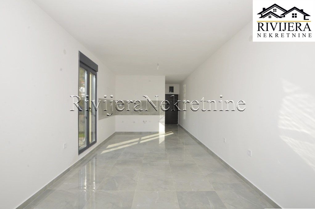 Flat in Herceg-Novi, Montenegro, 45 m² - picture 2
