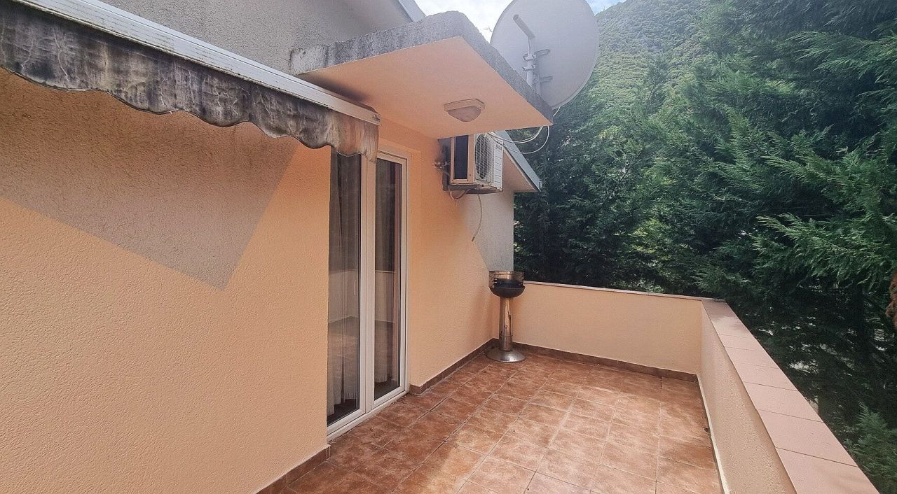 Flat in Prcanj, Montenegro, 80 m² - picture 1