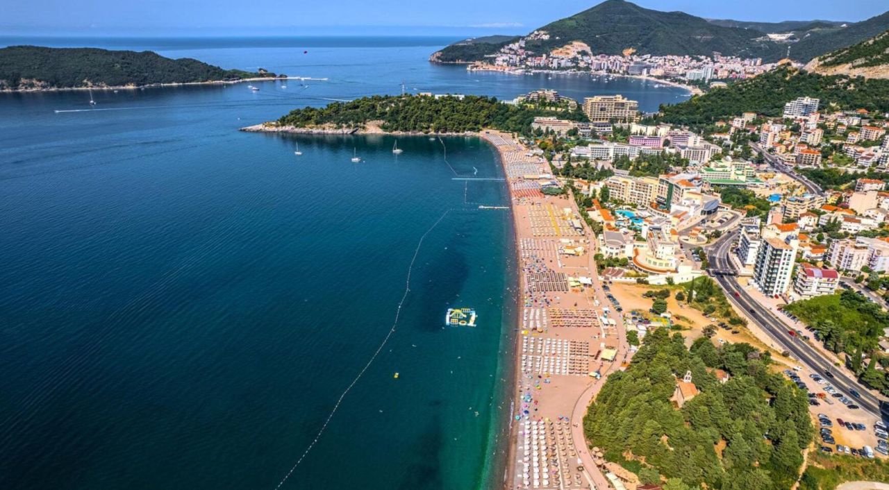 Wohnung in Becici, Montenegro, 67 m² - Foto 1
