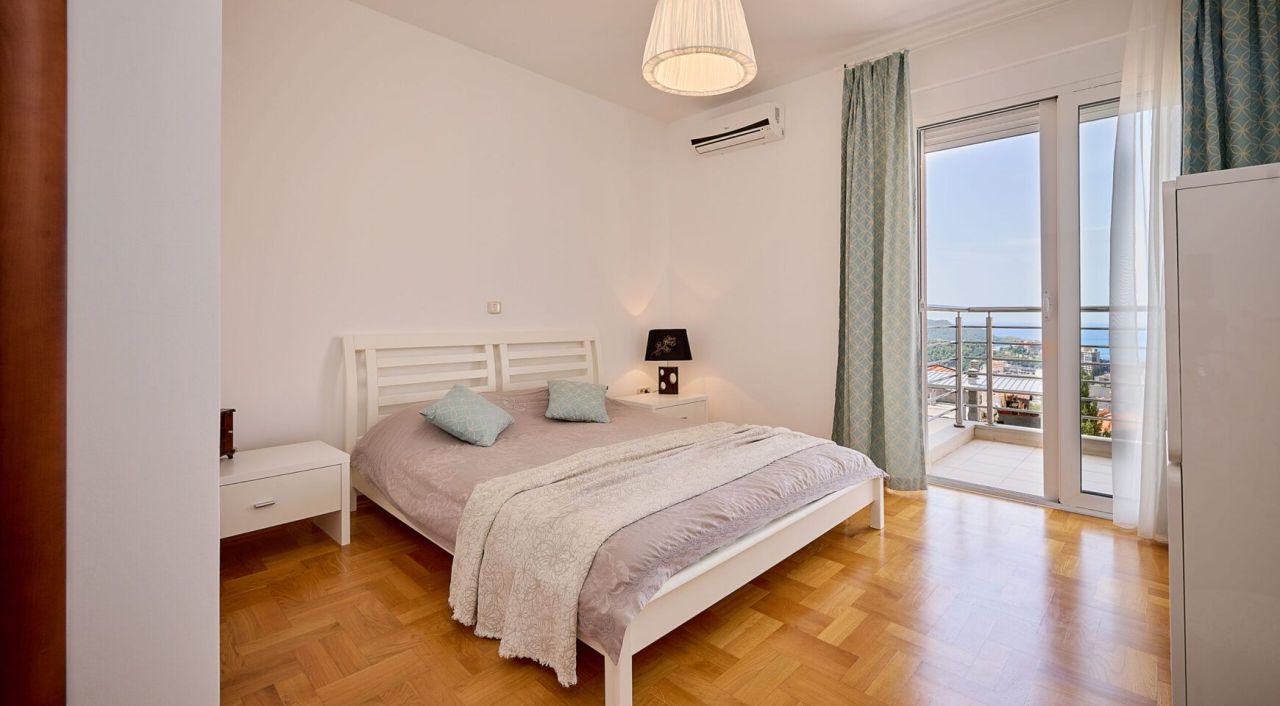 Wohnung in Becici, Montenegro, 98 m² - Foto 1