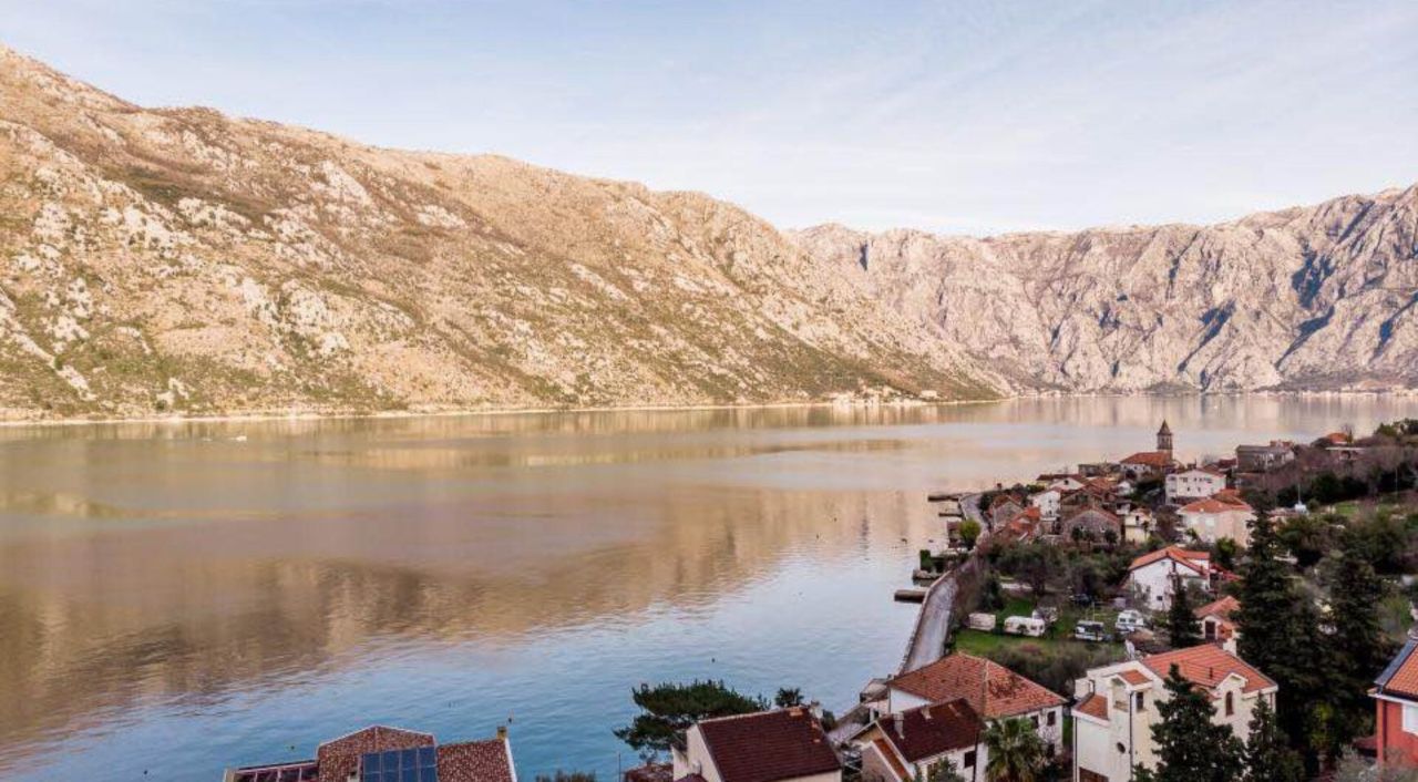 Flat in Stoliv, Montenegro, 132 m² - picture 1