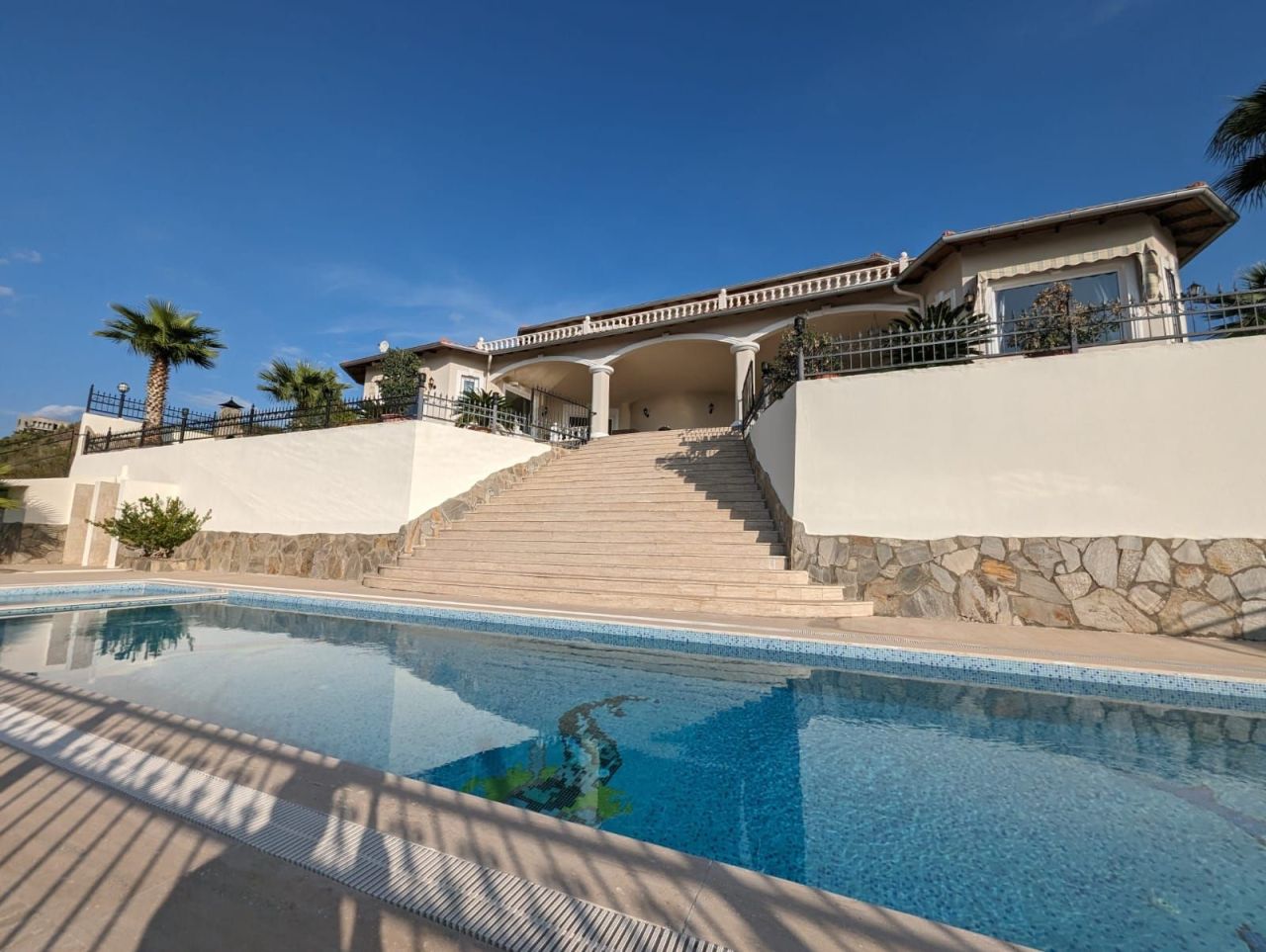 Villa in Alanya, Turkey, 240 m² - picture 1