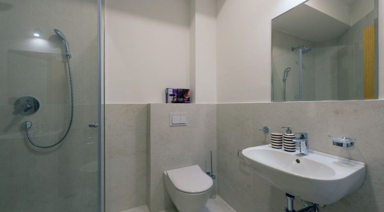 Piso en Tivat, Montenegro, 78 m² - imagen 1